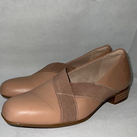 Sz 11 New Clarks Collection Juliet Dahlia Slip-On Loafer  Taupe Solid pink blush - Picture 1 of 7